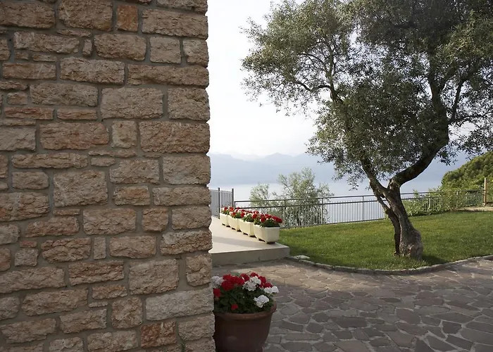 Paola Torri Del Benaco
