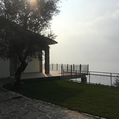 Paola * Torri Del Benaco